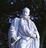 statue de Montaigne