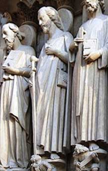 statue de l'Apôtre Jacques à ND de Paris